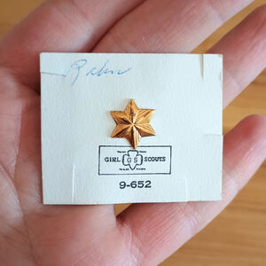 New Vintage 1960s Girl Scouts Of America Membership Star Pin Gold Tone 9-652